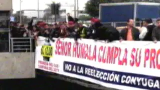 Noticias de las 6: pelean por nuevas banderolas contra reelección conyugal