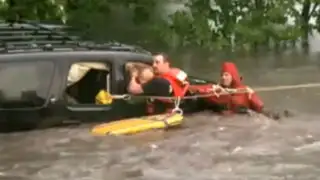EEUU: rescatan de las aguas a una niña tras inundaciones en Iowa