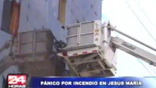Jesús María: incendio deja atrapados a 30 personas en edificio de 9 pisos