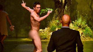 VIDEO: hombre desnudo invade pasarela de ‘Semana de la Moda’ en Milán