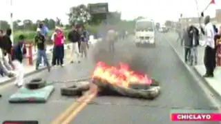 Chiclayo: trabajadores bloquean puente en protesta por Ley de Servicio Civil