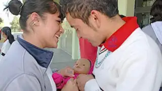 Colombia: autoridades combaten embarazos adolescentes con “bebé robot”