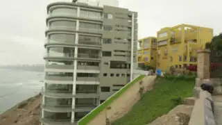 Vecinos de Barranco rechazan venta de terrenos en acantilado de la Costa Verde