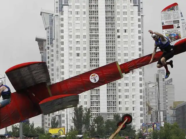 Ucrania: excéntricas máquinas voladoras concursaron por el Día del Vuelo