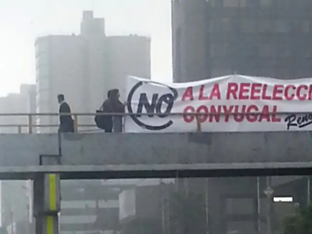 Manifestantes con letreros de ‘no a la reelección conyugal’ fueron detenidos