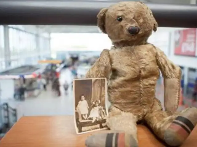 Reino Unido: aeropuerto busca dueño de oso de peluche de casi 100 años