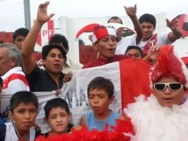 Perú vs Uruguay: cientos de hinchas peruanos van llegando al Estadio Nacional