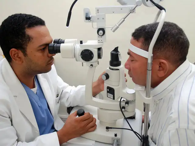 Continúa la campaña oftalmológica en “la esquina de la televisión”