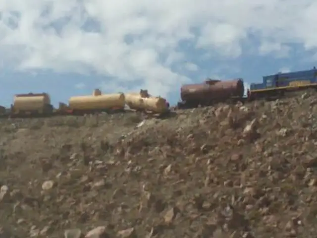 Arequipa: descarrilamiento de tren ocasionó derrame de petróleo