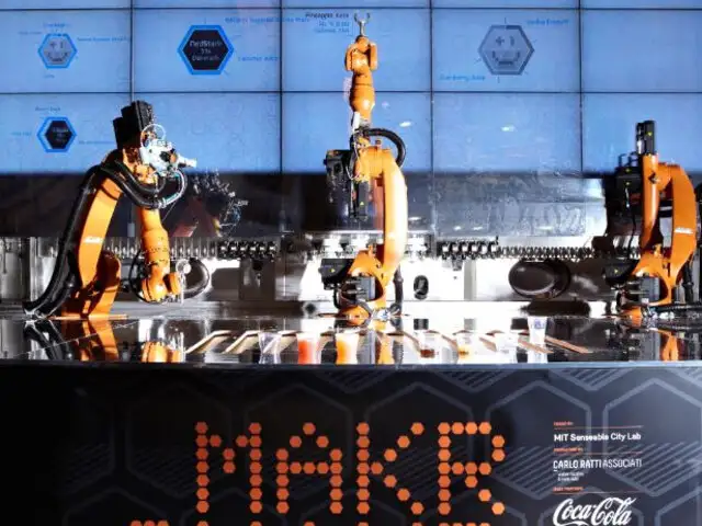 Científicos crean robot barman que recibe pedidos vía mensajes de texto