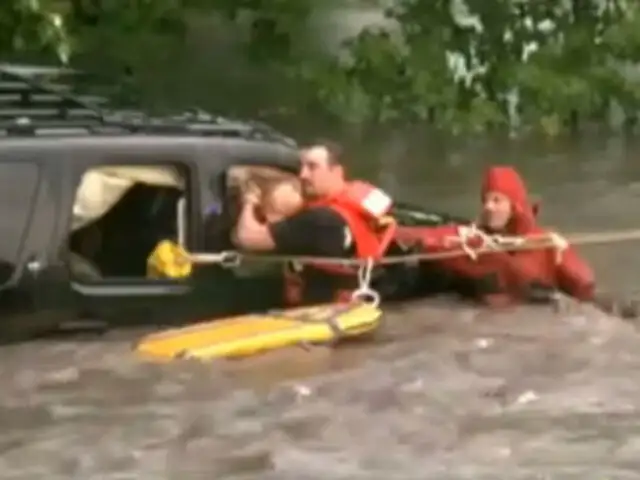 EEUU: rescatan de las aguas a una niña tras inundaciones en Iowa
