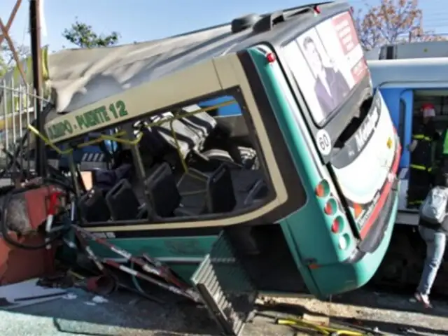 Tren de carga chocó contra bus dejando varios heridos en La Oroya