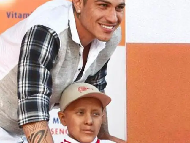 Paolo Guerrero hizo realidad el sueño de niño con cáncer en el Cono Norte