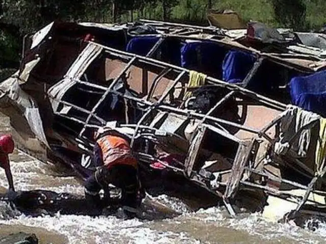 Se elevó a 35 número de fallecidos por accidente de bus en Chanchamayo