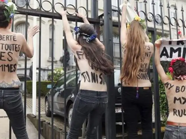 Activistas protestan desnudas durante visita de Barack Obama a Berlín
