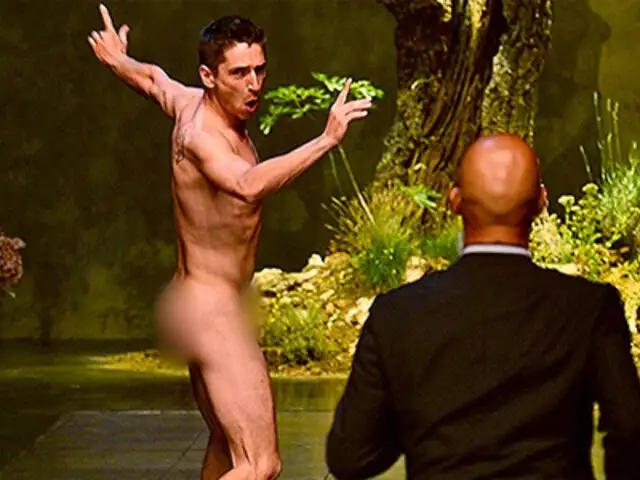 VIDEO: hombre desnudo invade pasarela de ‘Semana de la Moda’ en Milán
