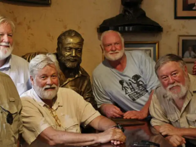 Clones de Ernest Hemingway se reúnen en mítico bar de La Habana
