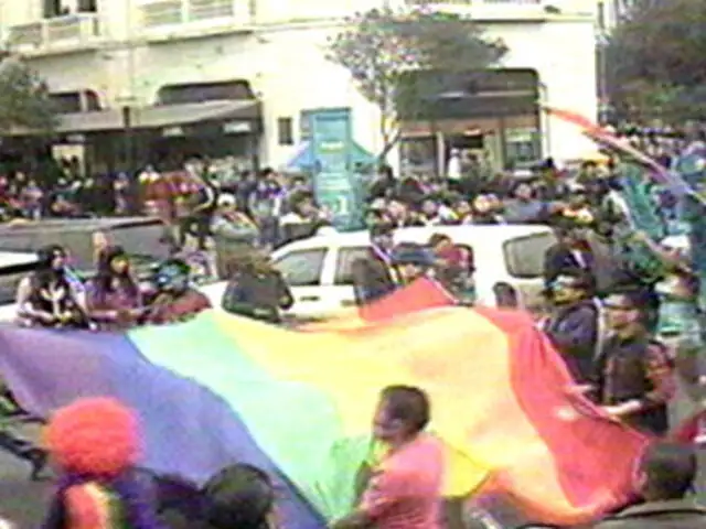 Comunidad gay realizó multitudinaria marcha por las calles de Lima