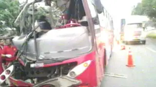 Bus de empresa 'El Rápido' impactó contra poste y dejó 23 heridos