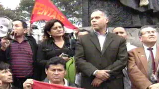 Manifestantes atacaron local de Gana Perú en marcha contra Ley Servir