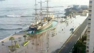 Millonarios daños provoca fuerte oleaje en balnearios de Chile