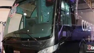 Hinchas del Sao Paulo atacaron el bus del Corinthians de Paolo Guerrero
