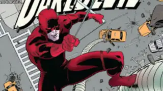 Hombre que bajó puente de Brooklyn vestido de Daredevil es buscado en EEUU