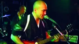 Video: monjes budistas dan exitosos conciertos de rock en Japón