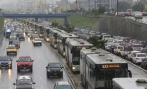 Bus del metropolitano malogrado generó gran congestión vehicular en Vía Expresa