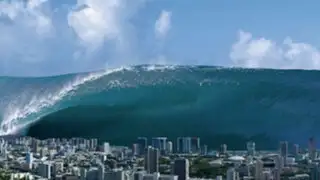 Japón y China en 'alerta roja' por olas de 9 metros de altura
