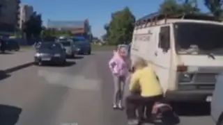 Video: dos niños se levantan ilesos luego de ser atropellados por un coche