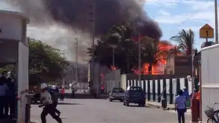 Incendio consumió colegio en Talara y estuvo a punto de alcanzar refinería