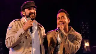 Juan Luis Guerra y Romeo Santos brindaron espectacular concierto en Lima