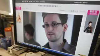 Edward Snowden habría recibido documento para abandonar aeropuerto de Moscú