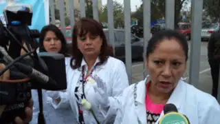 Médicos se encadenan y anuncian que dejarán los hospitales