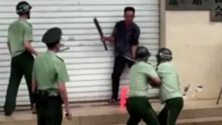 China: mata a machetazos a dos empleados en oficinas del Gobierno