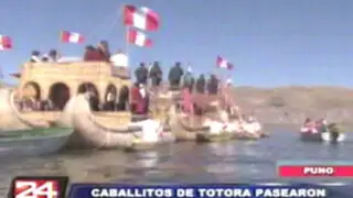 Caballitos de totora pasearon bandera peruana por el Lago Titicaca