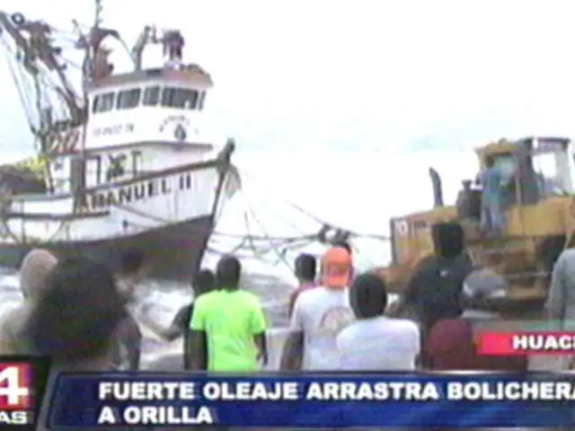 Video: oleaje arrastra embarcación pesquera de casi 30 toneladas en Huacho