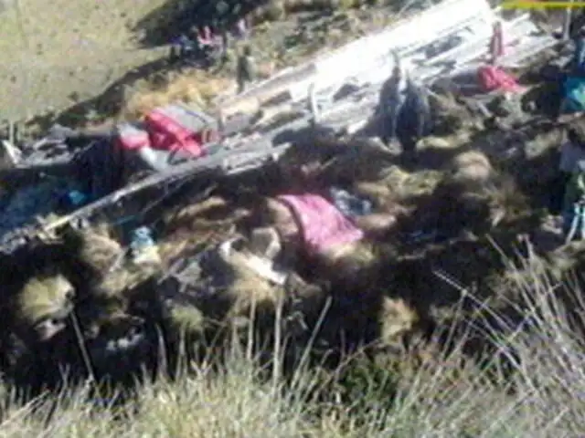 Arequipa: caída de ómnibus a abismo deja dos muertos y 43 heridos