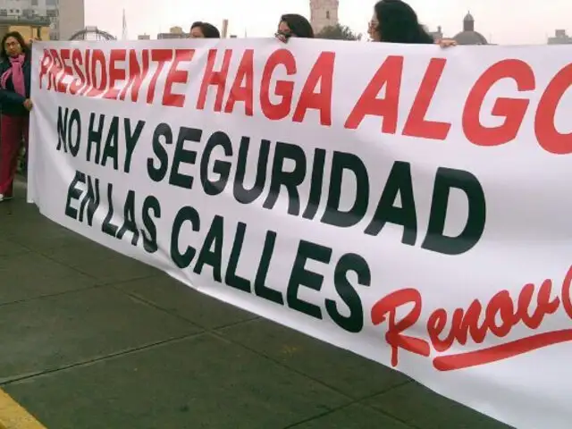 Pancartas apristas critican a presidente Humala por la inseguridad en las calles