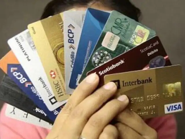 Especialista recomienda poseer dos tarjetas de crédito como máximo
