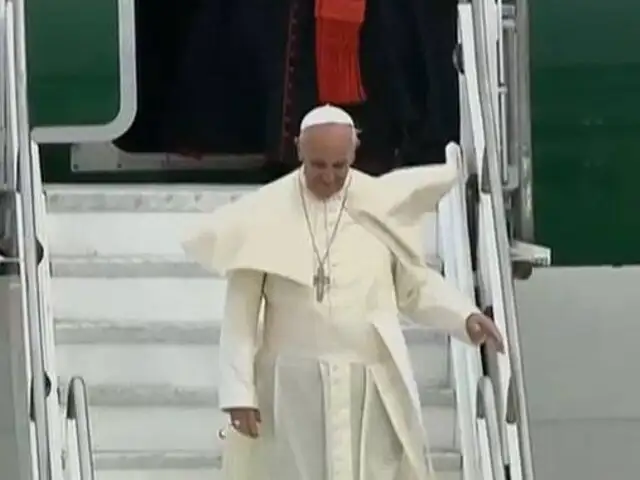 Papa Francisco arribó a Brasil y fue recibido por la presidenta Dilma Rousseff