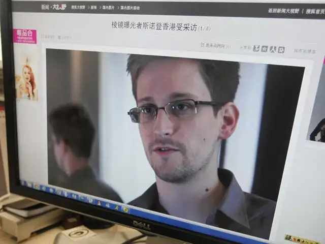 Edward Snowden habría recibido documento para abandonar aeropuerto de Moscú