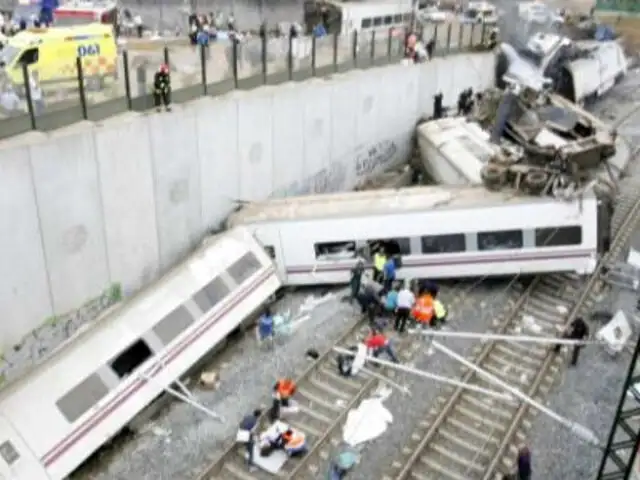 España: maquinista hablaba por teléfono cuando tren se accidentó