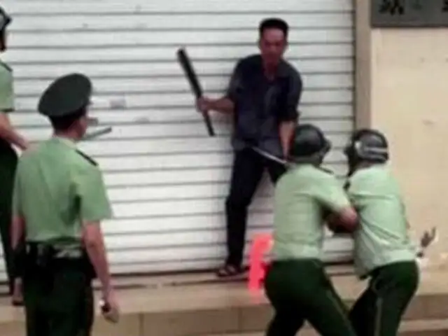 China: mata a machetazos a dos empleados en oficinas del Gobierno