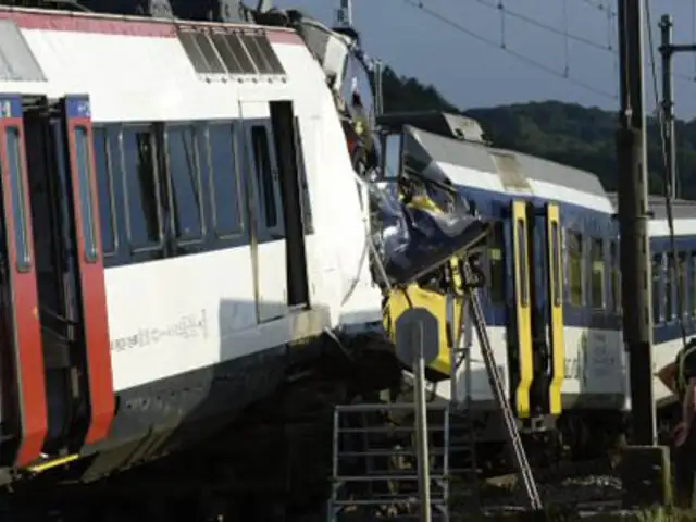 Choque frontal de trenes deja más de 40 pasajeros heridos en Suiza