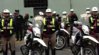 Ministro Pedraza presidió entrega motos y camionetas a la policía
