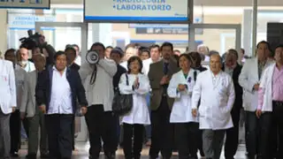Más de ocho mil médicos de Essalud iniciarán mañana paro de 48 horas