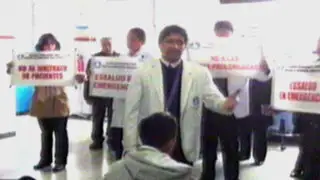 Pacientes en crisis: médicos de Essalud se suman a la huelga médica