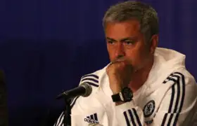 VIDEO: Mourinho golpea a adolescente que lo estaba grabando